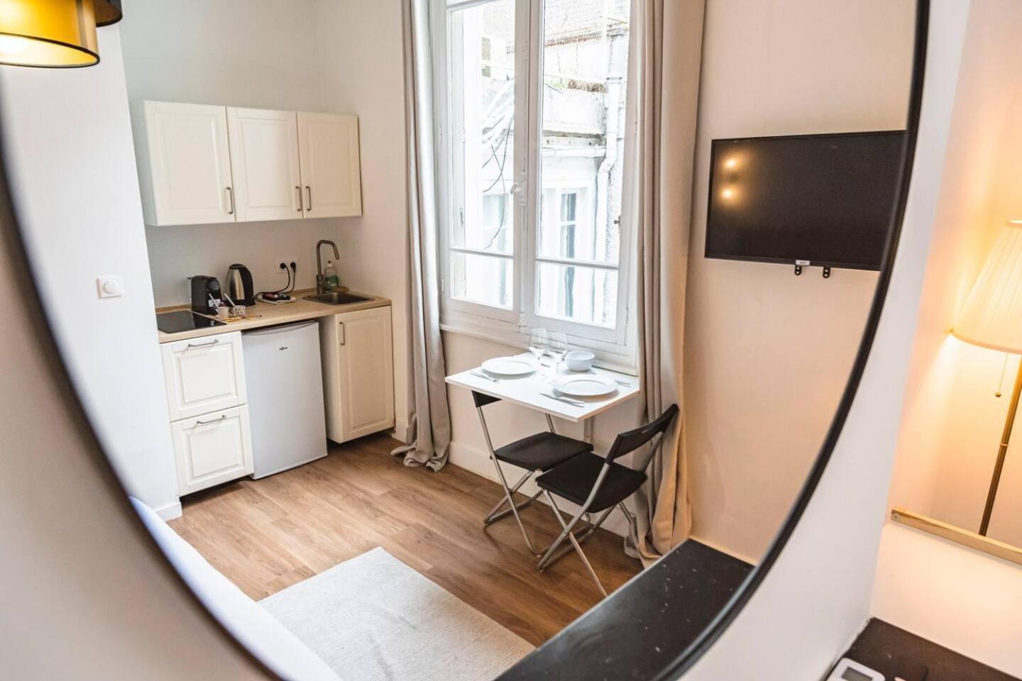Pink, Appartement En Plein Coeur De Remeš Exteriér fotografie